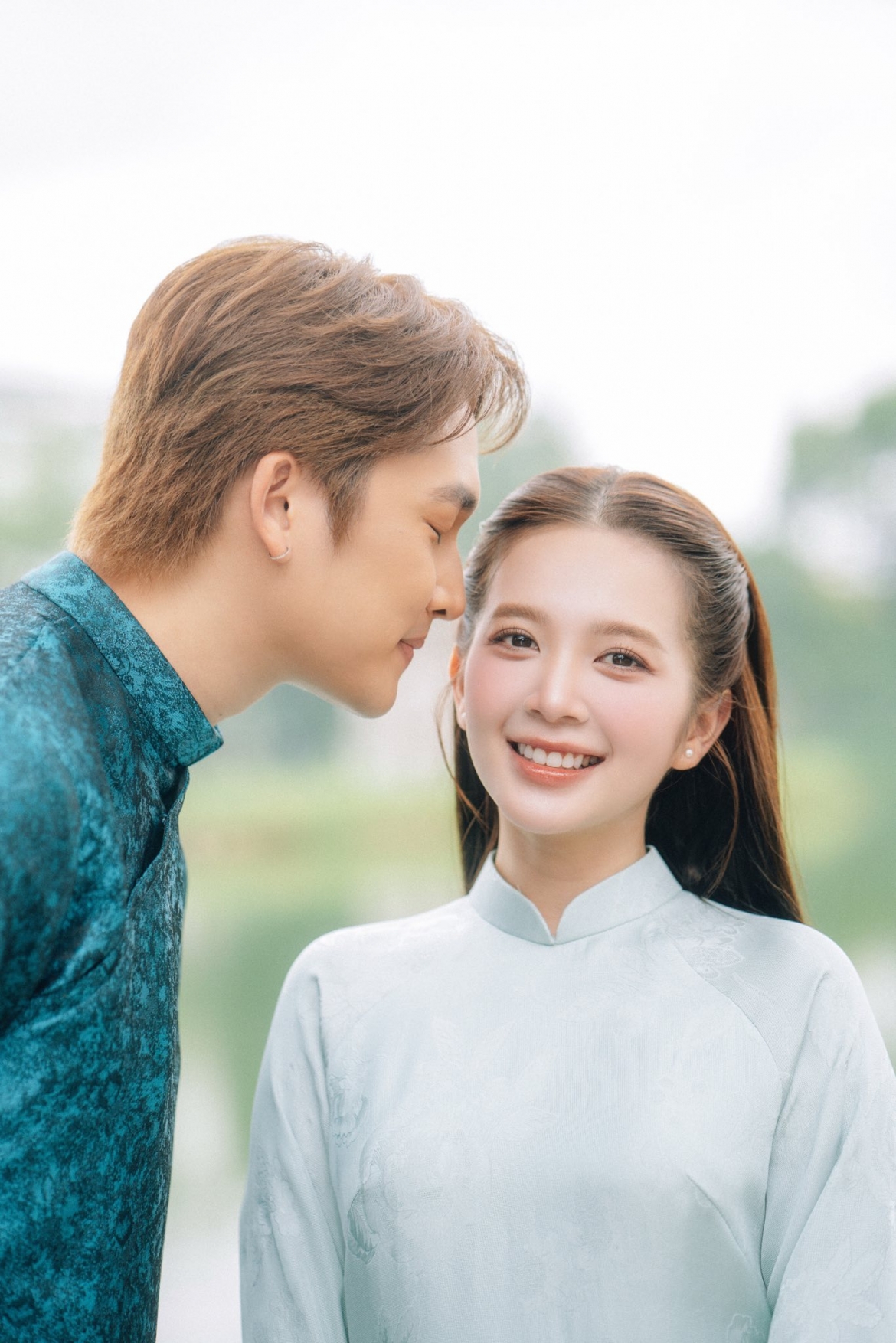 Dinh tu ngoc huyen khoe anh cuoi lang man giua long ha noi hinh anh 1