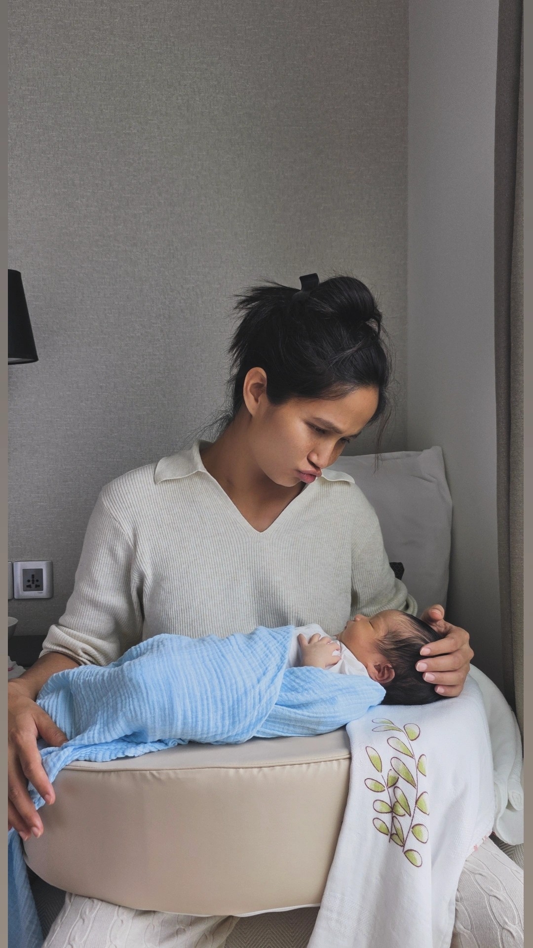 sao viet 28 9 h hen nie hanh phuc khi nuoi con bang sua me hinh anh 1