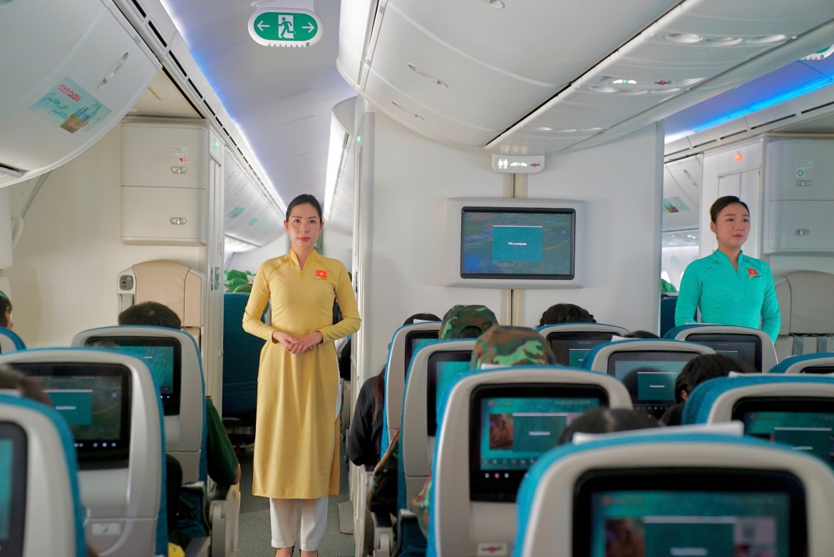 hanh trinh chuyen bay dac biet dua hon 360 chien si lam nhiem vu a80 ve tp.hcm hinh anh 8