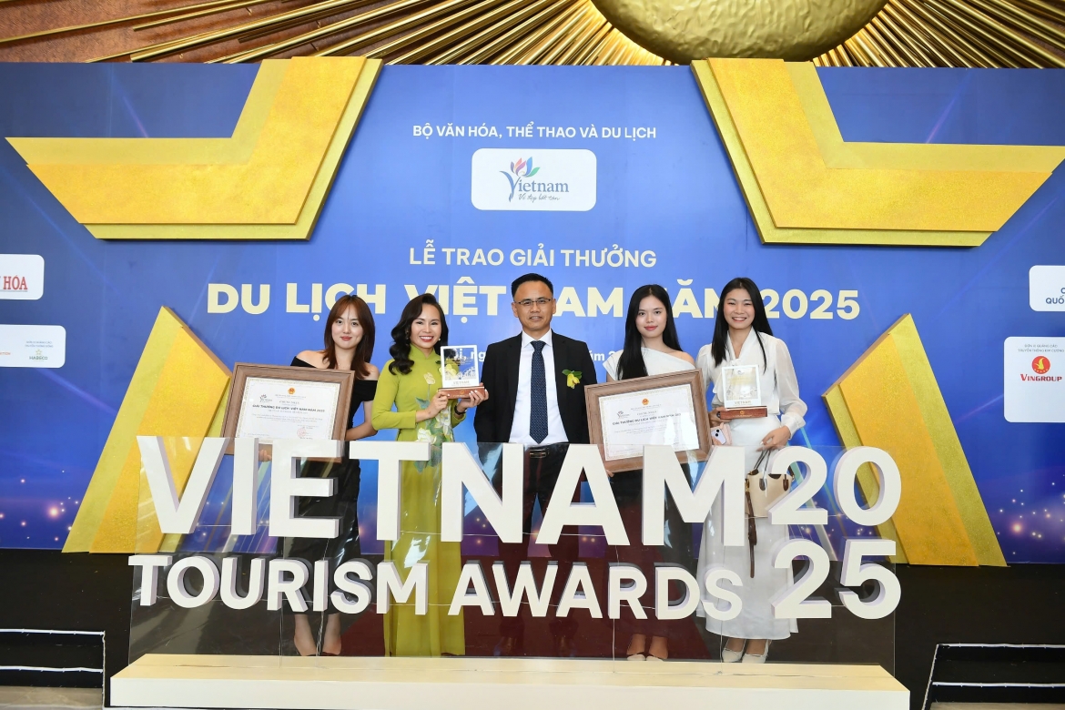 Dat viet tour vinh du nhan 2 giai thuong tai le trao giai thuong du lich viet nam hinh anh 4