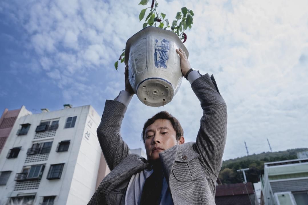Dao dien park chan-wook ky vong se bung no voi no other choice sau 20 nam ap u hinh anh 5