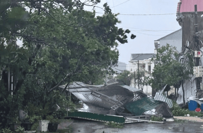 typhoon bualoi wreaks havoc across central vietnam picture 8