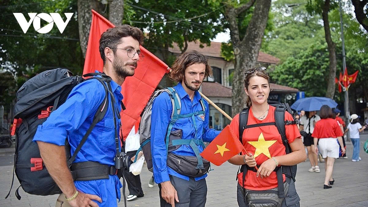 foreign travelers impressed by vietnam s national day celebrations picture 1 foreign travelers impressed by vietnam s national day celebrations picture 1
