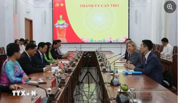 can tho pushes for stronger us cooperation in healthcare and education picture 1