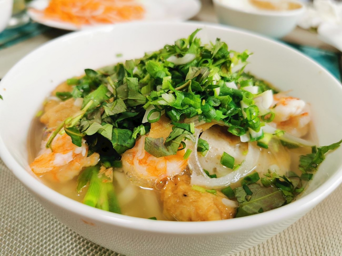 nineteen vietnamese noodle dishes featured in tasteatlas global top 100 picture 1
