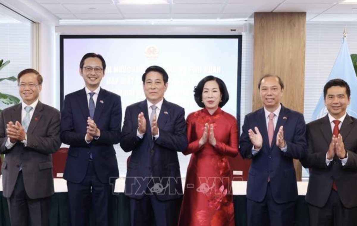 state leader meets with representatives of vietnamese missions, community in us picture 1