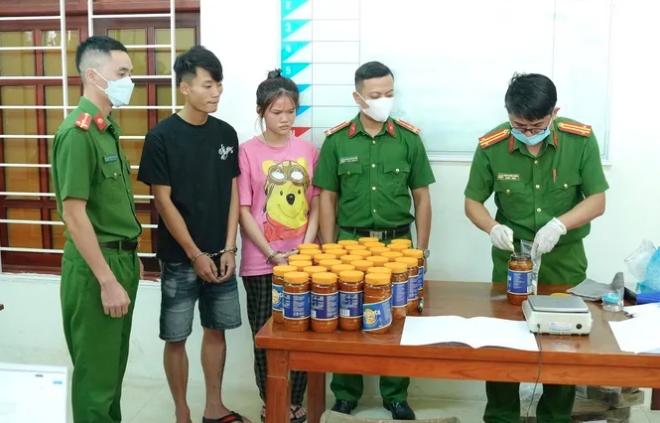 nghe an police bust cross-border drug ring smuggling by air picture 1