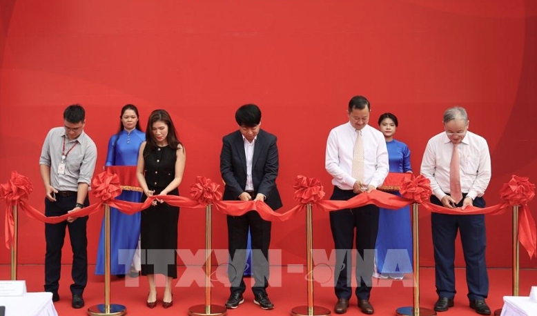 hcm city hosts vietnamese products promotion week at lotte mart chain picture 1