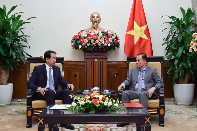 acting minister of foreign affairs receives chinese ambassador to vietnam picture 1 acting minister of foreign affairs receives chinese ambassador to vietnam picture 1