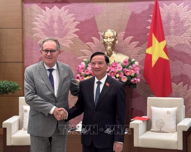 na vice chairman receives france vietnam friendship parliamentarians group picture 1