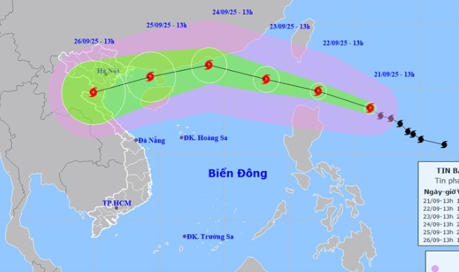 typhoon ragasa enters east sea, northern vietnam faces widespread heavy rain picture 1