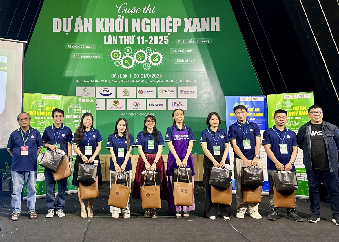sinh dong buc tranh khoi nghiep xanh mien trung - tay nguyen hinh anh 1