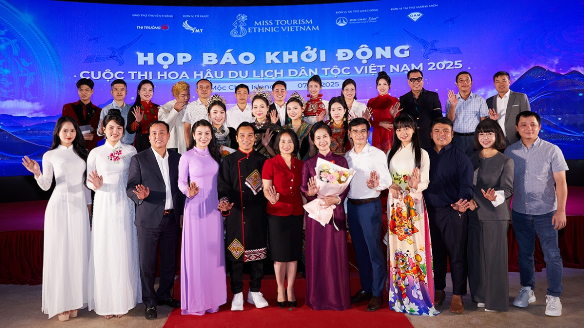  hoa hau du lich dan toc viet nam 2025 se lan toa tinh yeu que huong qua nhan sac va tri tue hinh anh 1
