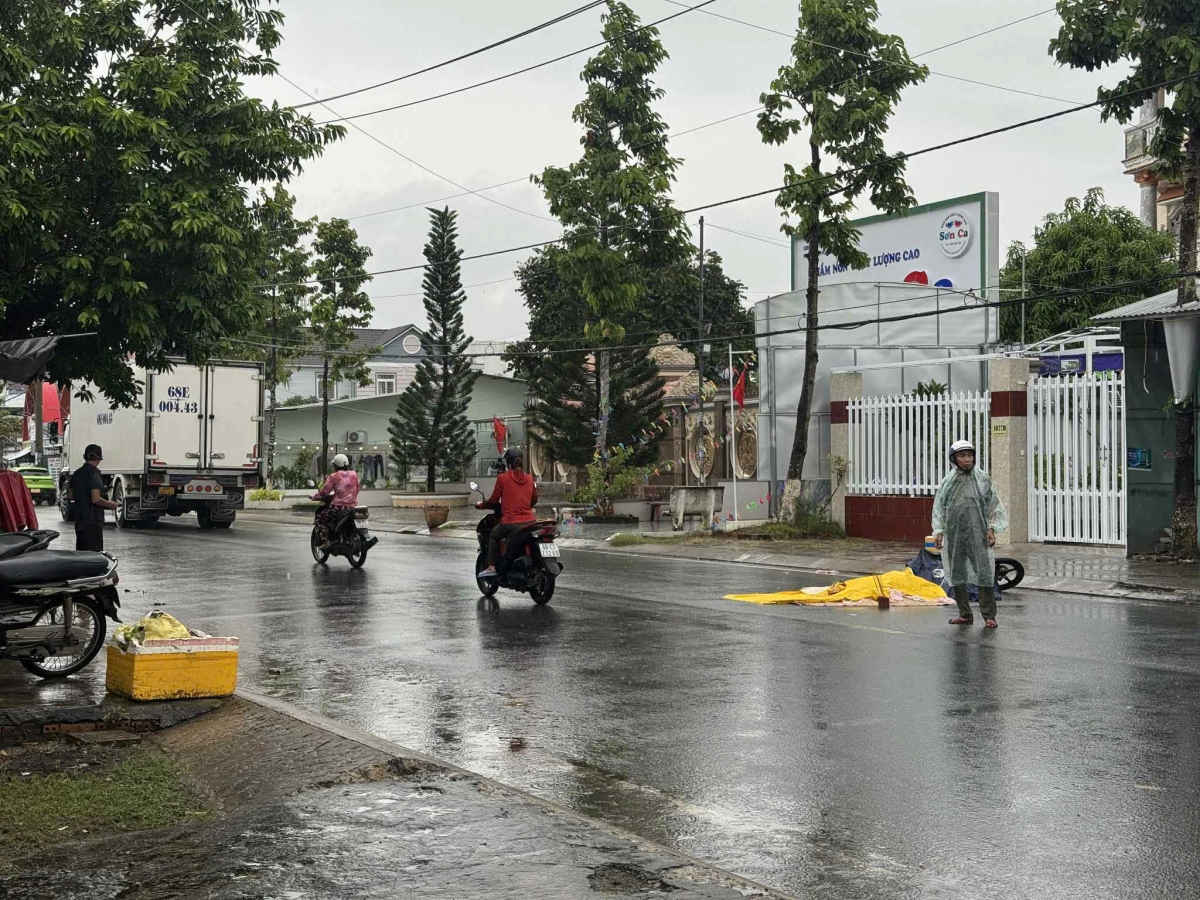 An Giang: Va chạm xe tải, 1 nam thanh niên tử vong tại chỗ
