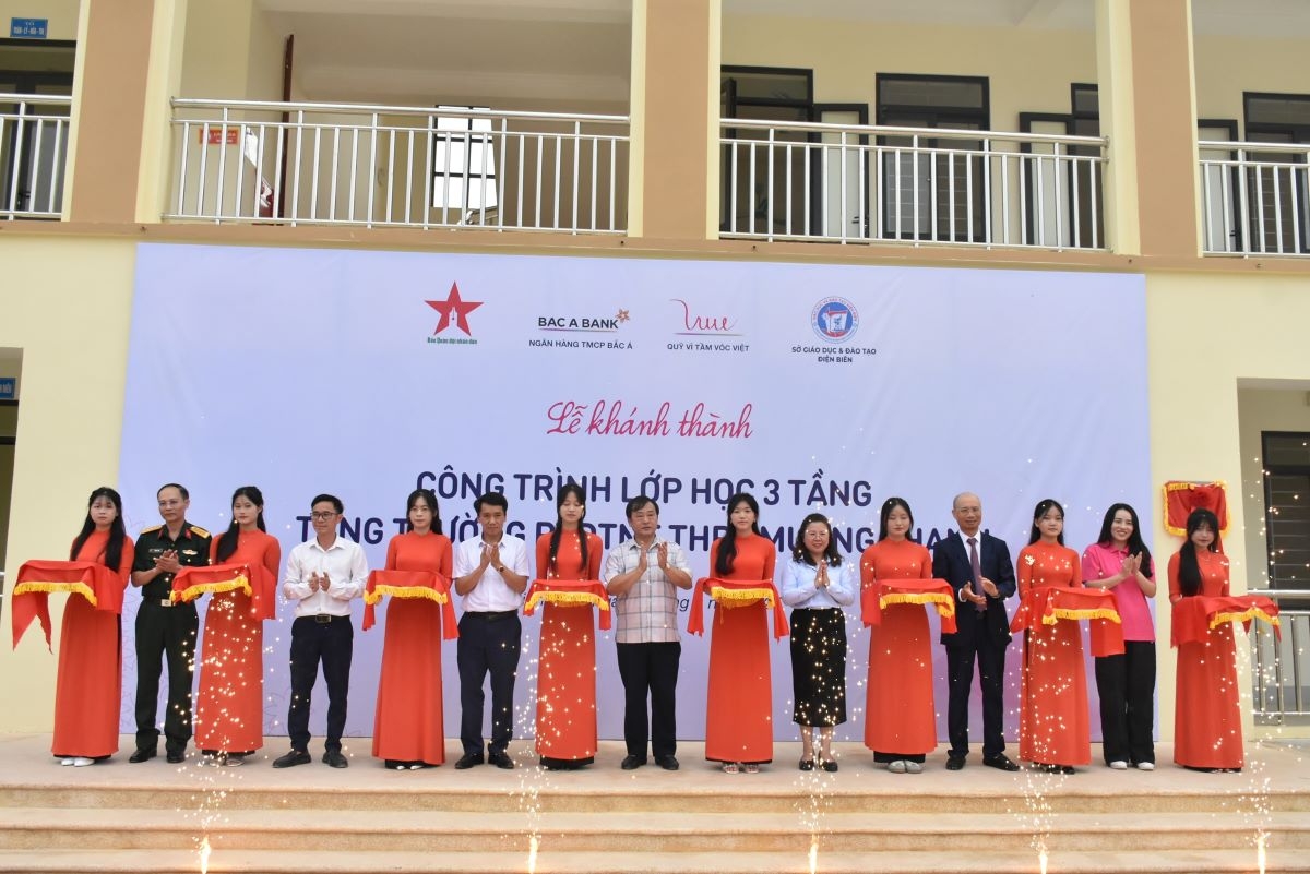 Từ cánh đồng đến lớp học 3 tầng: Niềm vui mới của thầy, trò Mường Thanh