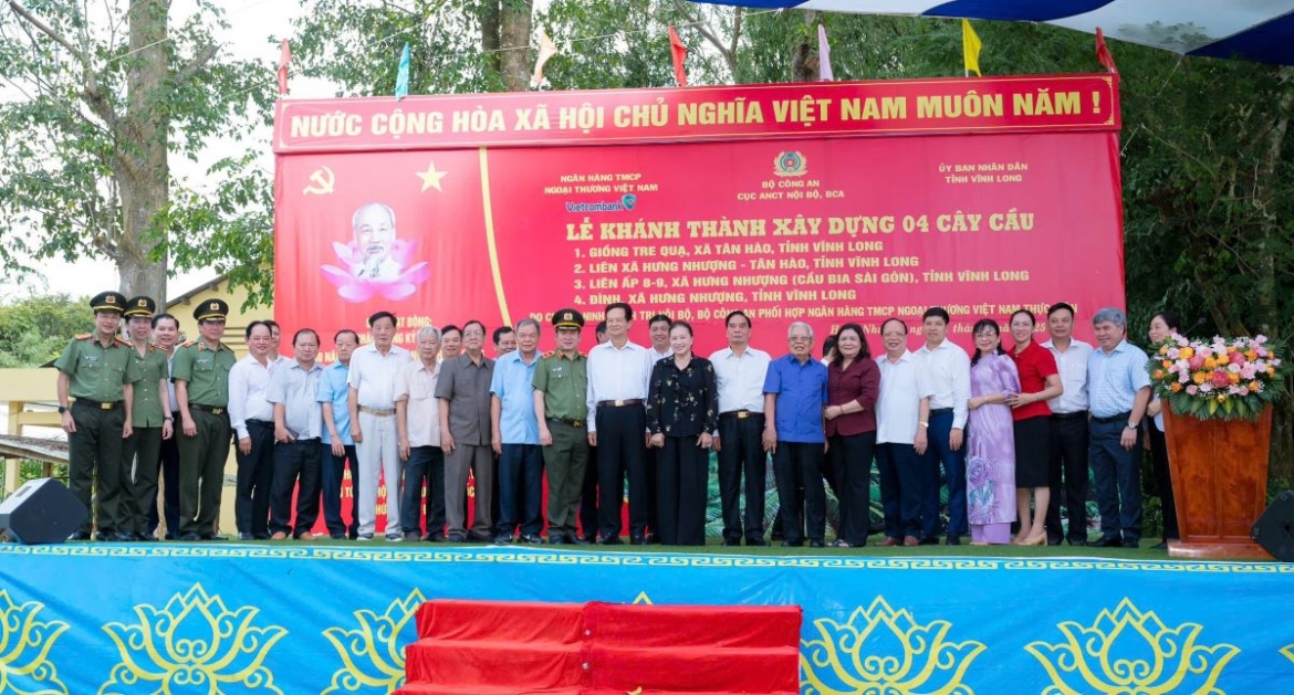 vinh long khanh thanh 4 cau giao thong nong thon do bo cong an va vietcombank xay dung hinh anh 2