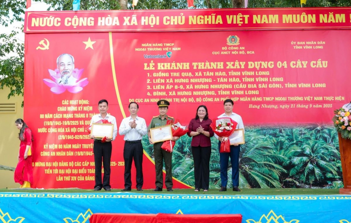 vinh long khanh thanh 4 cau giao thong nong thon do bo cong an va vietcombank xay dung hinh anh 4