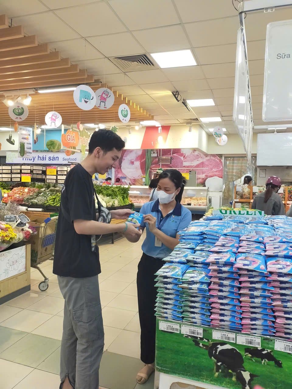 dutch lady đồng hành cùng co.opmart trong tháng tự hào siêu thị việt hình ảnh 2 dutch lady dong hanh cung co.opmart trong thang tu hao sieu thi viet hinh anh 2
