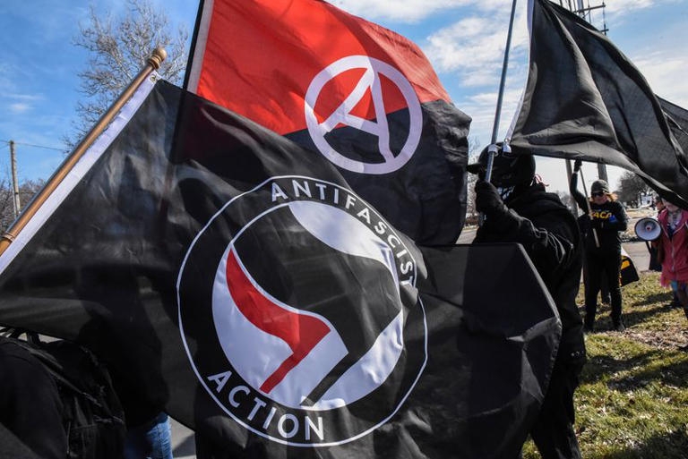 Ong trump chinh thuc liet antifa vao danh sach to chuc khung bo hinh anh 1