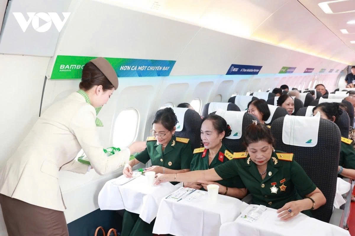 locals enthusiastic about flight simulation experience at achievement exhibition picture 10
