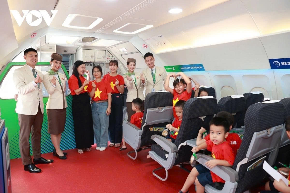 locals enthusiastic about flight simulation experience at achievement exhibition picture 12