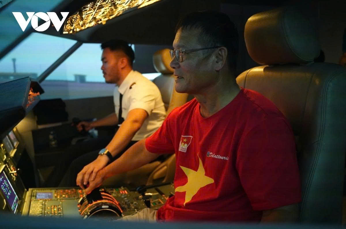 locals enthusiastic about flight simulation experience at achievement exhibition picture 7