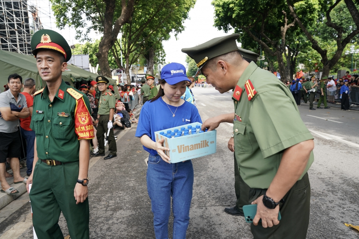 gan 1 trieu san pham vinamilk tiep suc cho Dai le ky niem 80 nam quoc khanh 2 9 hinh anh 5