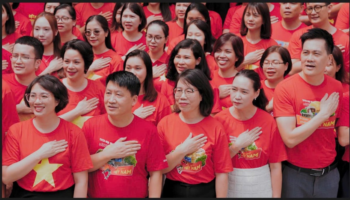 Khoảnh khắc thiêng liêng: Toàn SHB đồng loạt hát Quốc ca đúng 14h ngày 2/9