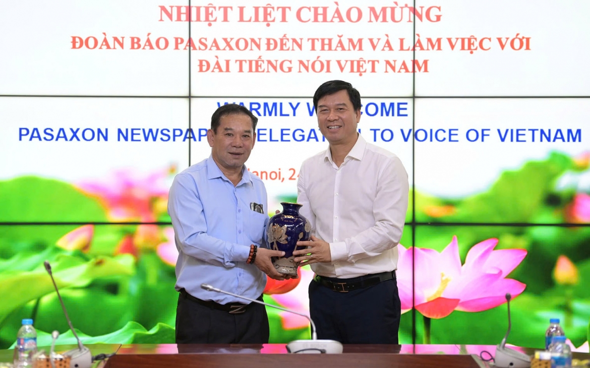 Đoàn báo chí Pasaxon của Lào thăm và tìm hiểu hoạt động tại VOV