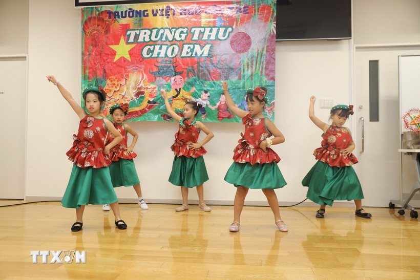 vietnamese community in japan celebrates mid-autumn festival picture 1