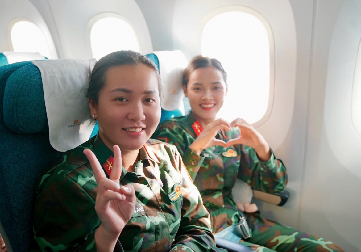 hanh trinh chuyen bay dac biet dua hon 360 chien si lam nhiem vu a80 ve tp.hcm hinh anh 7