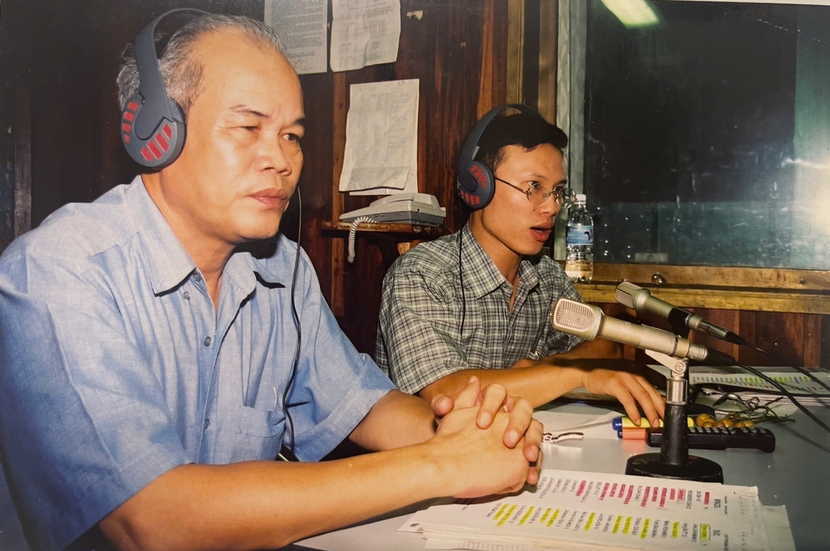 binh luan vien Dinh khai - nguoi ve tran dau bang ngon ngu hinh anh 2