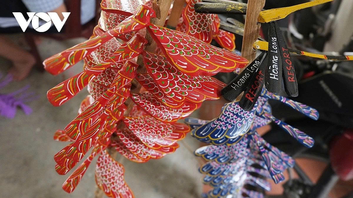 unique bamboo dragonfly craft village beside tay phuong pagoda picture 14