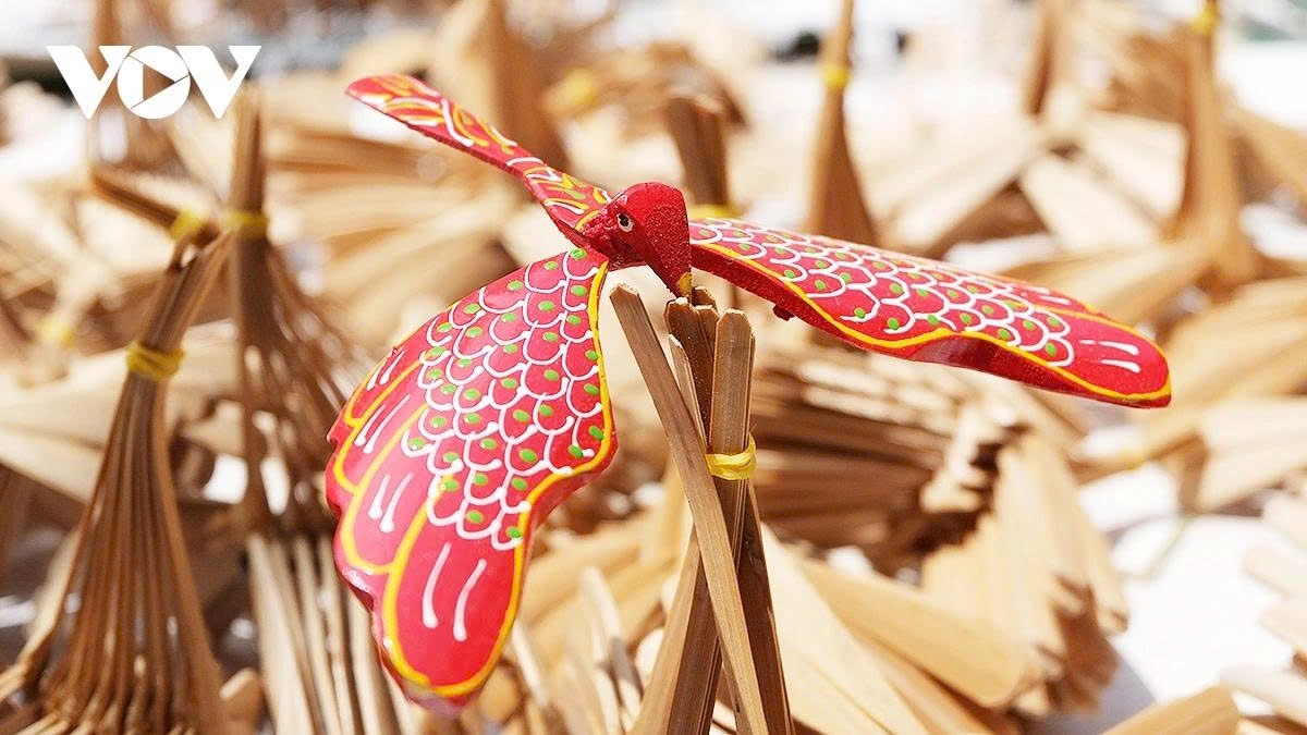 Unique bamboo dragonfly craft village beside Tay Phuong Pagoda