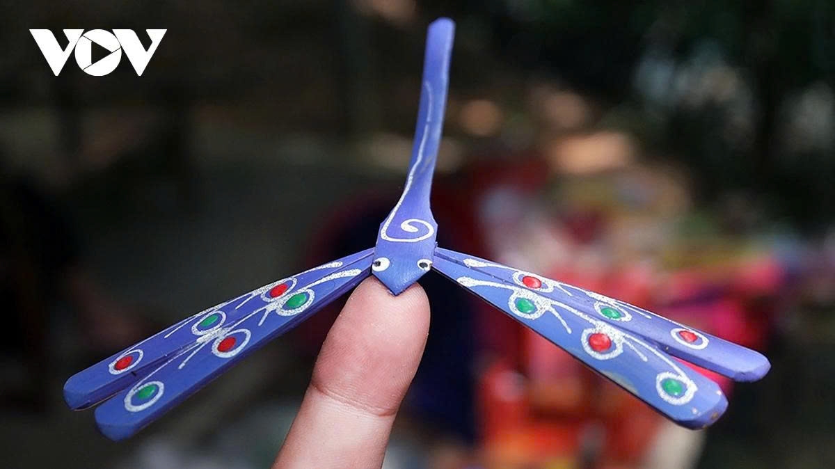 unique bamboo dragonfly craft village beside tay phuong pagoda picture 3
