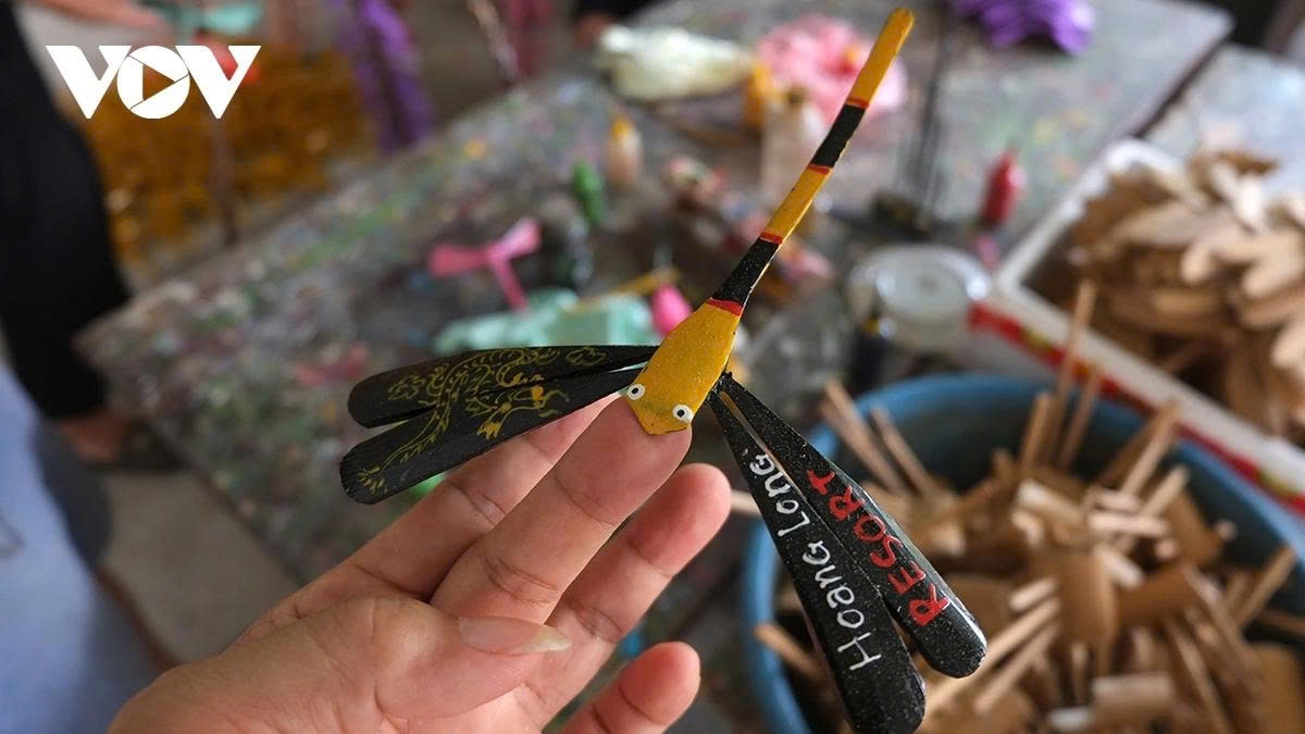 unique bamboo dragonfly craft village beside tay phuong pagoda picture 5