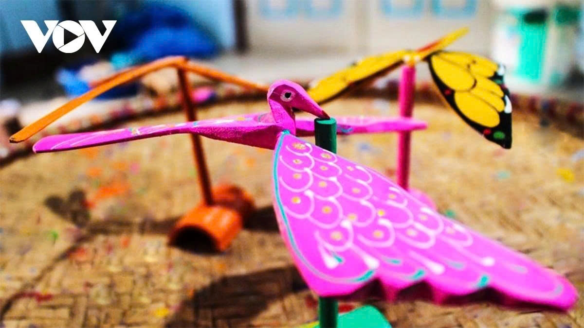 unique bamboo dragonfly craft village beside tay phuong pagoda picture 6