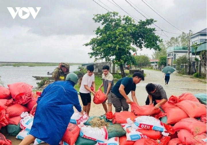 typhoon bualoi batters central vietnam, leaving widespread damage picture 2