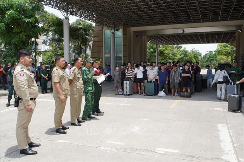 tay ninh receives 79 vietnamese citizens repatriated from cambodia picture 1