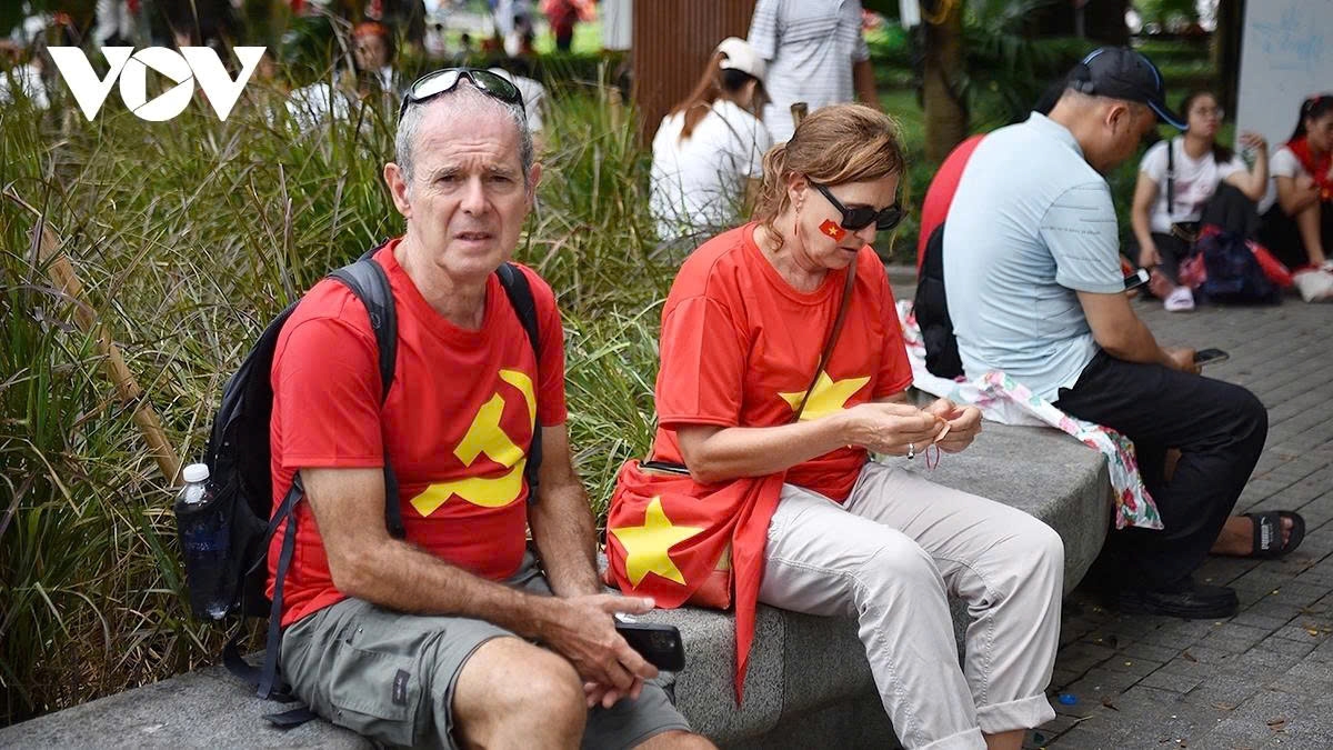 foreign travelers impressed by vietnam s national day celebrations picture 2 foreign travelers impressed by vietnam s national day celebrations picture 2