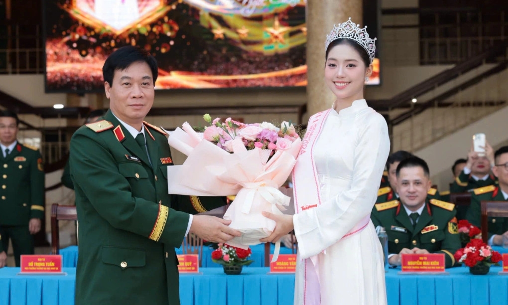 sao viet 19 9 hoa hau ngoc han sinh con trai dau long hinh anh 5