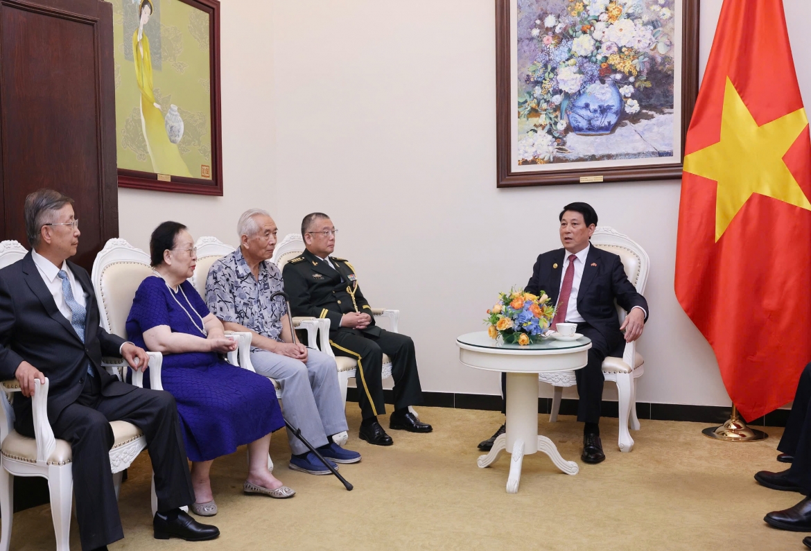 chu tich nuoc luong cuong tiep gia dinh cac nhan sy huu nghi trung quoc hinh anh 1