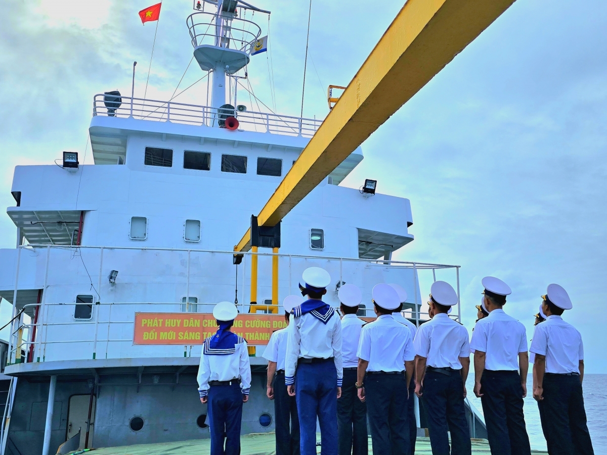 co to quoc giua trung khoi hinh anh 3