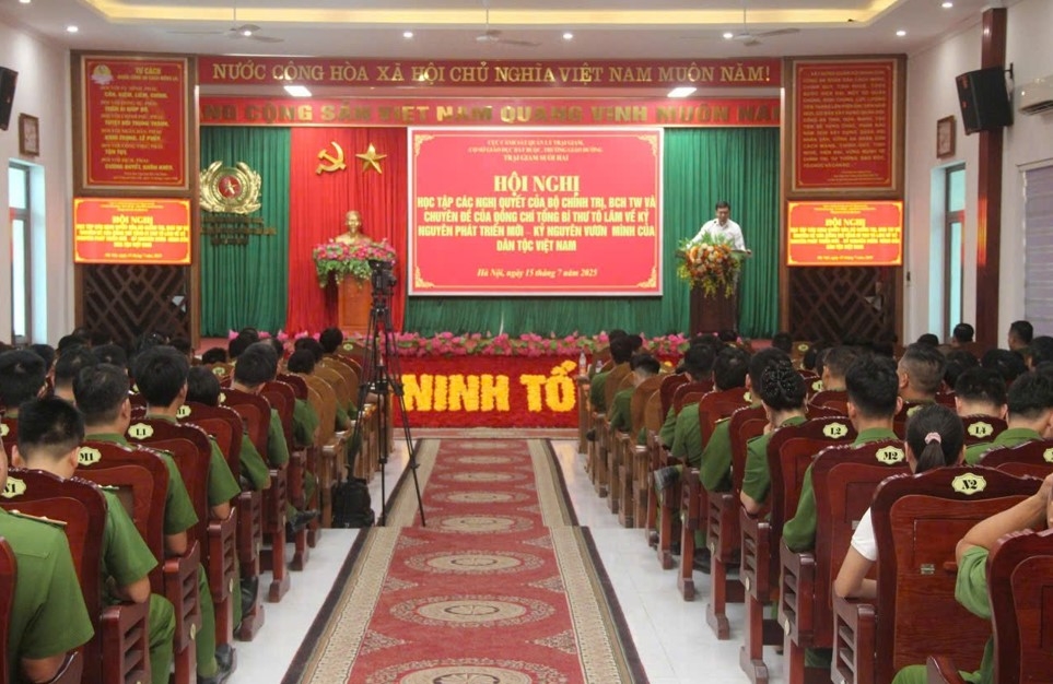 soi minh trong tam guong cua Dang hinh anh 2