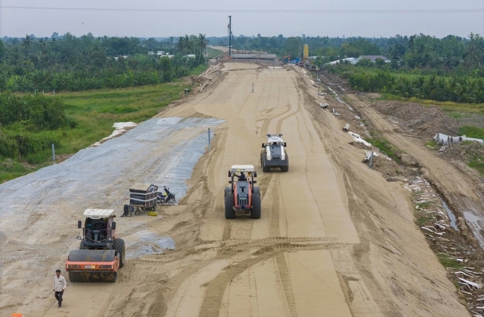 Nhiều nhà thầu thi công chậm tiến độ cao tốc Bắc – Nam, đoạn Cần Thơ-Cà Mau