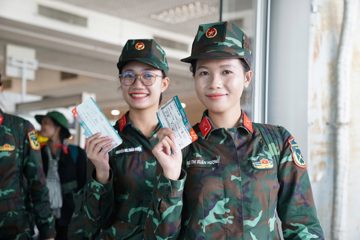 hanh trinh chuyen bay dac biet dua hon 360 chien si lam nhiem vu a80 ve tp.hcm hinh anh 4