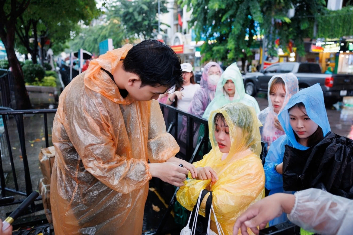 he lo san khau cuc hoanh trang cua bidv music festival, don dan sao khung hinh anh 6