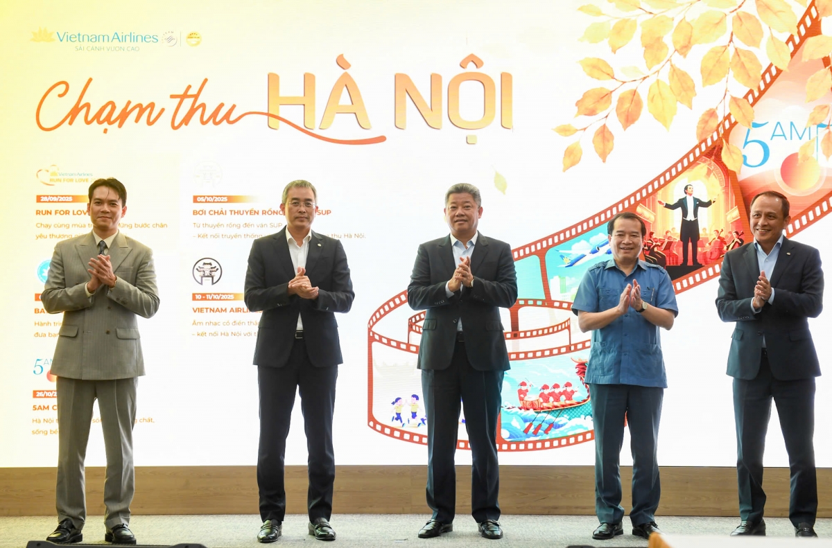 “Chạm thu Hà Nội” - Hành trình cảm xúc cùng Vietnam Airlines