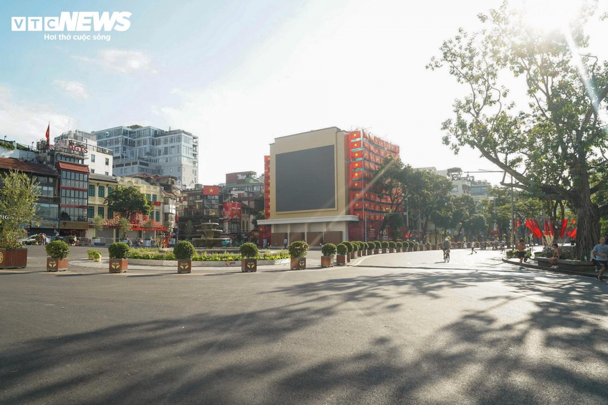 hanoi s dong kinh-nghia thuc square gets new look after first renovation phase picture 3