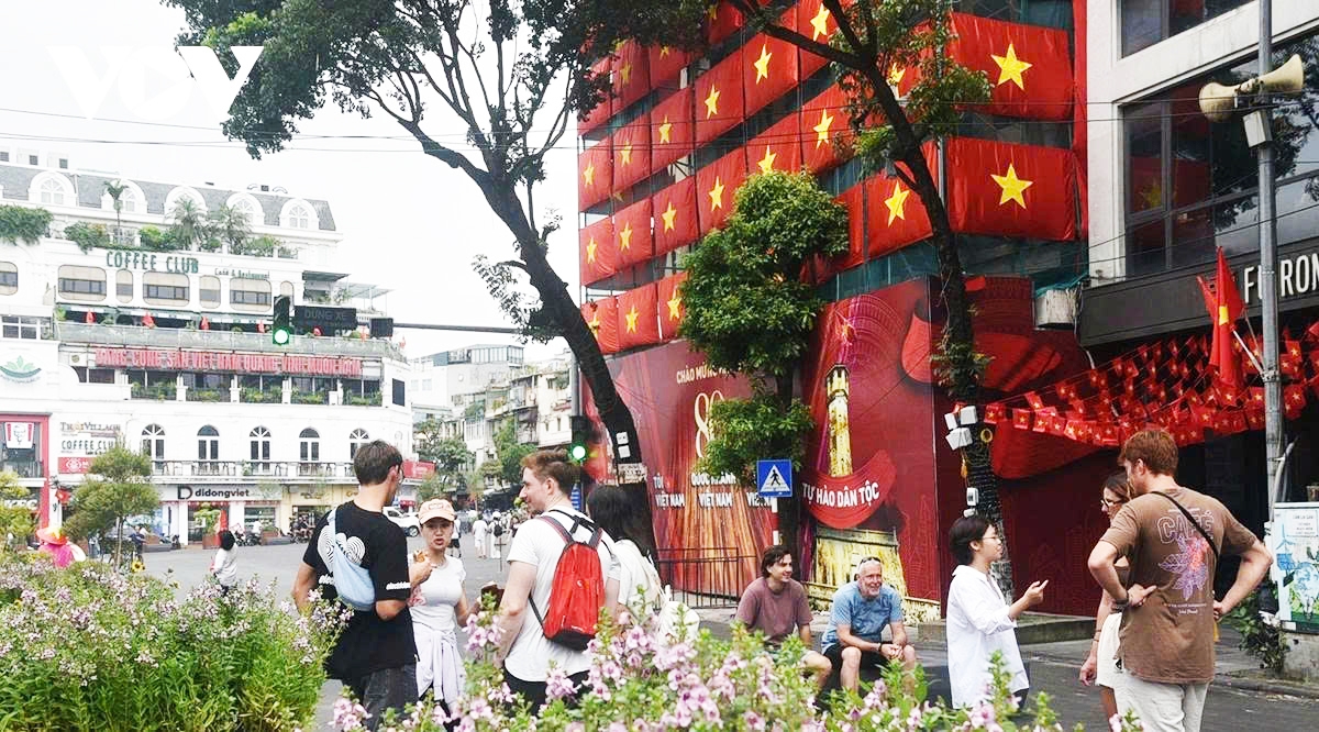 hanoi s dong kinh-nghia thuc square gets new look after first renovation phase picture 5